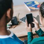 children and smartphone
