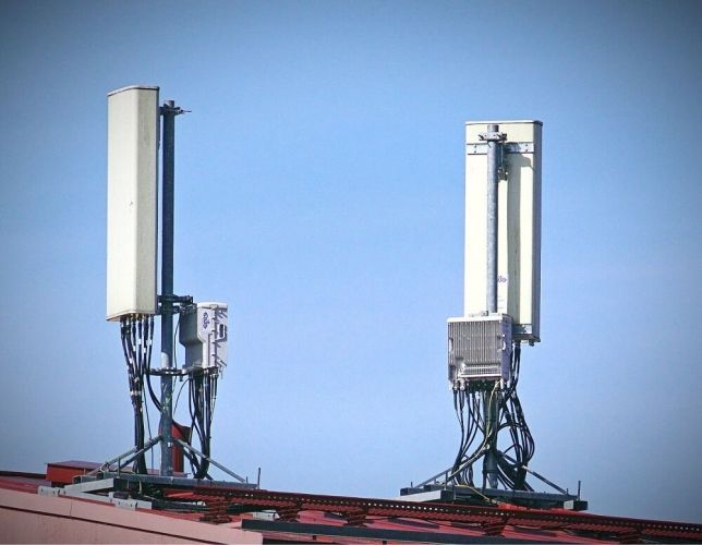 5G Radiofrequency radiation caused the microwave syndrome in a family living close to the base stations